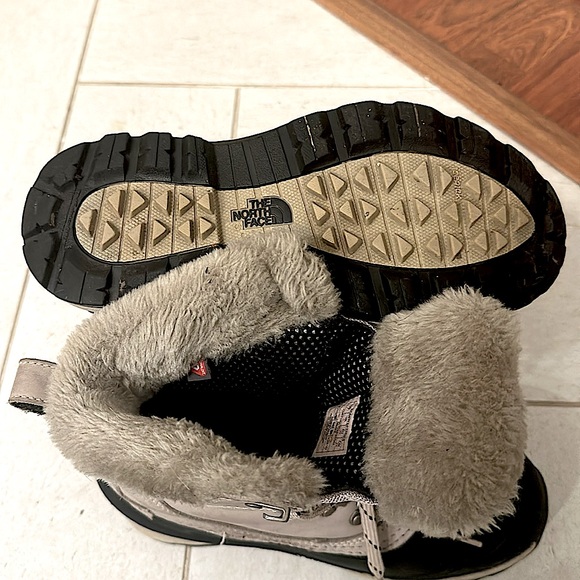 The North Face women’s winter boots - Picture 4 of 5